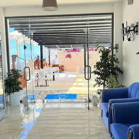 Belle Vue * Εξαμίλιο